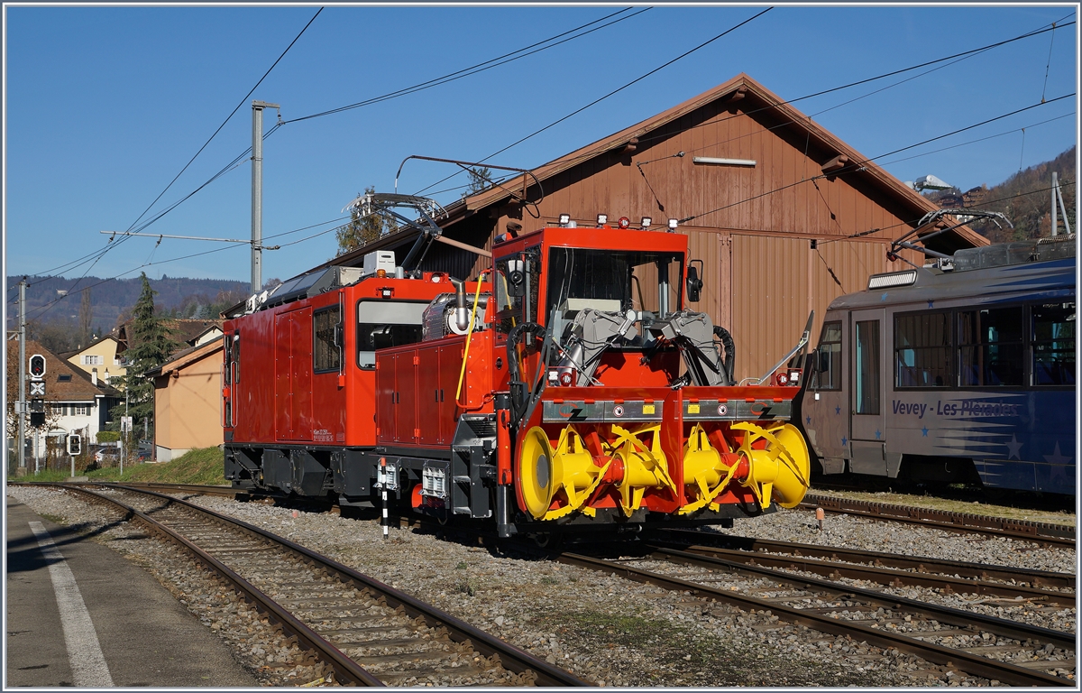 CEV MVR HGem 2/2 2501 mit der neuen Schneefräse bei eienr Testfahrt im Bahnhof von Blonay.
8. Dez. 2016