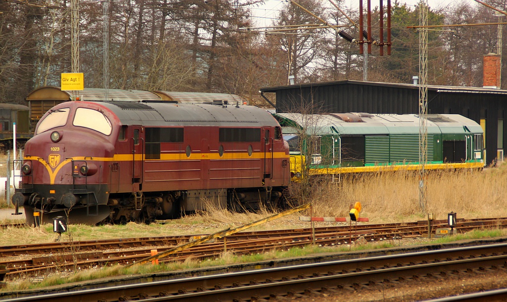 CFL Cargo Mx 1023 steht hier zusammen mit der  Neuen  Class 66(92 80 1266 031-4 D-CFLCA) abgestellt in Paborg beim Contec Geländes. 17.03.12