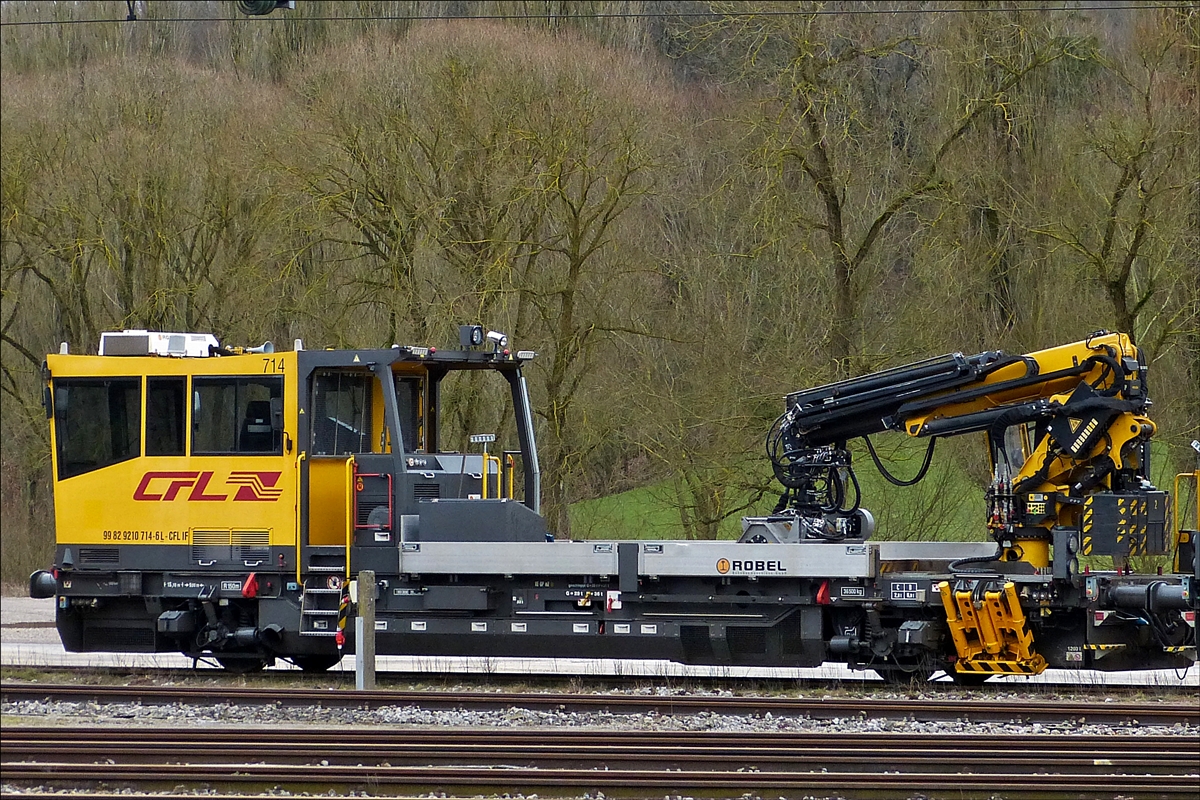 CFL ROBEL 714 (99 82 9210 714-6 L - CFL IF) abgestellt im Bahnhofsbereich von Ettelbrück.  11.03.2018  (Hans)