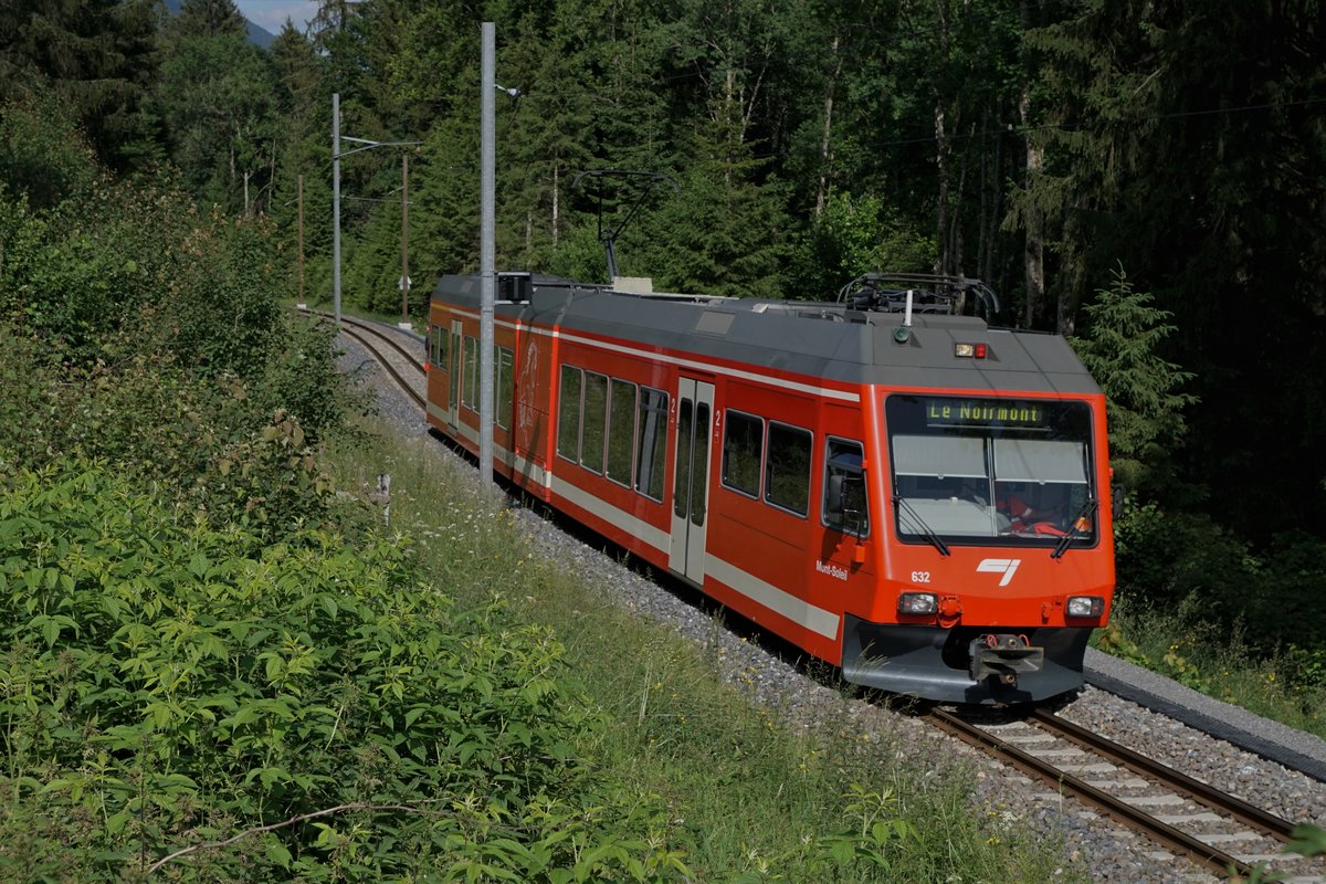 Chemins de fer du Jura, CJ.
Regionalzug mit ABe 2/6 632, 2001,  Mont-Soleil  auf der Fahrt nach Le Noirmont am 14. Juni 2018.
Foto: Walter Ruetsch