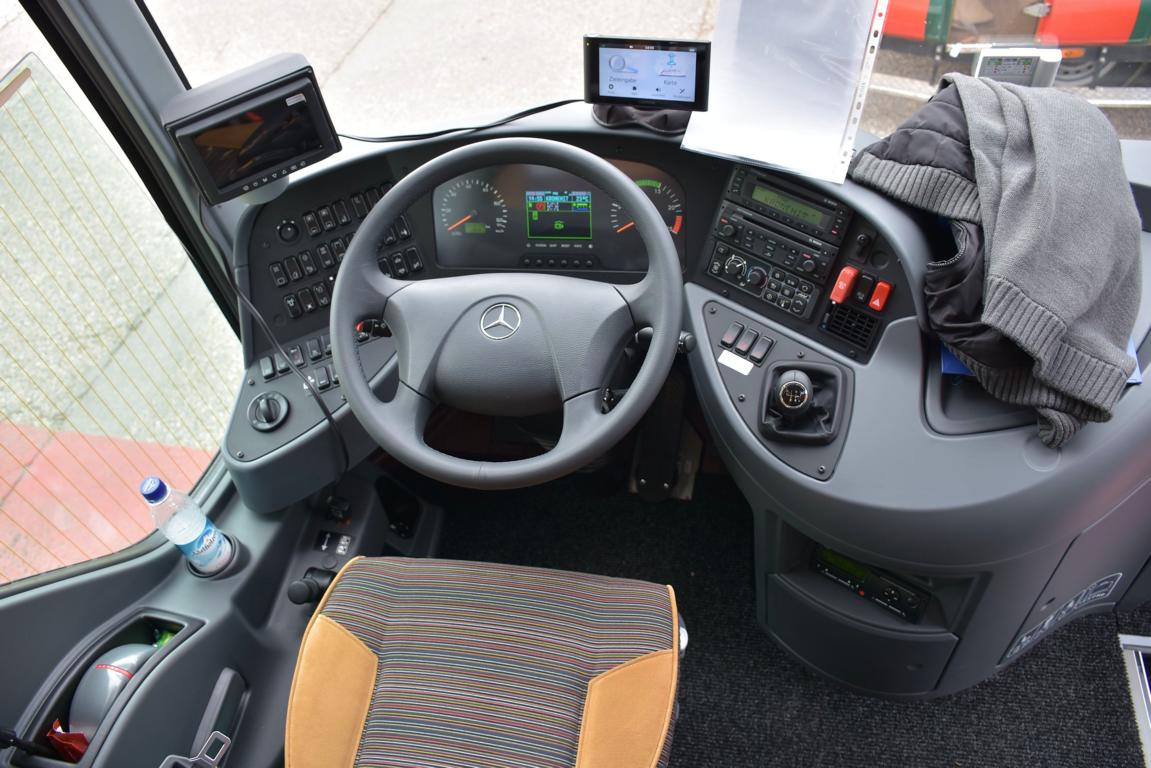 Cockpit im Mercedes Tourismo von Alpenland Reisen aus der BRD.