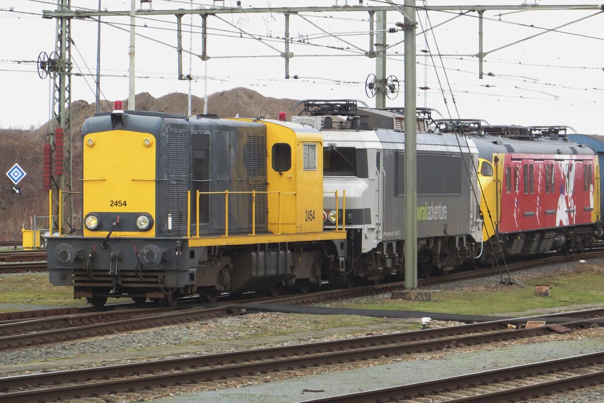 CREW2454 Namensgeber 2454 rangiert am 18 Februar 2023 in Roosendaal.