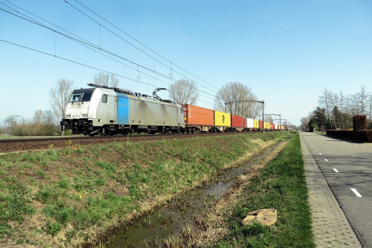 CrossRail 186 292 zieht der Neuss-KLV durch Roond am 31 Mrz 2021 -leider ist die Zeit der XR-66er beinahe ganz zun Emde...