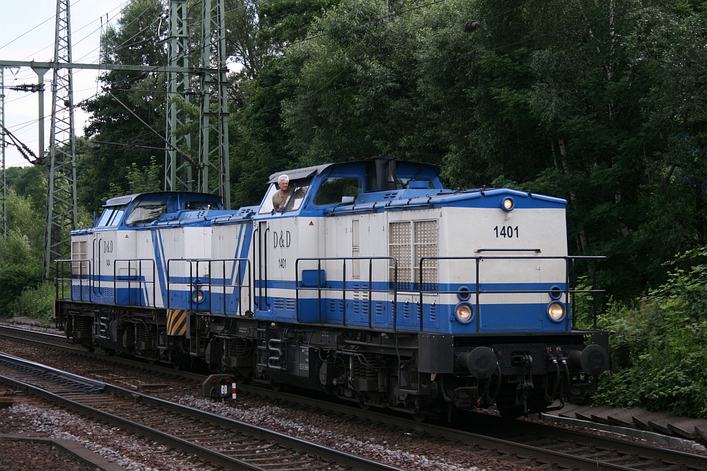 D & D 1401(203 205-0)und 1404(203 221-7)beim rangieren in HH-Harburg. 11.07.12