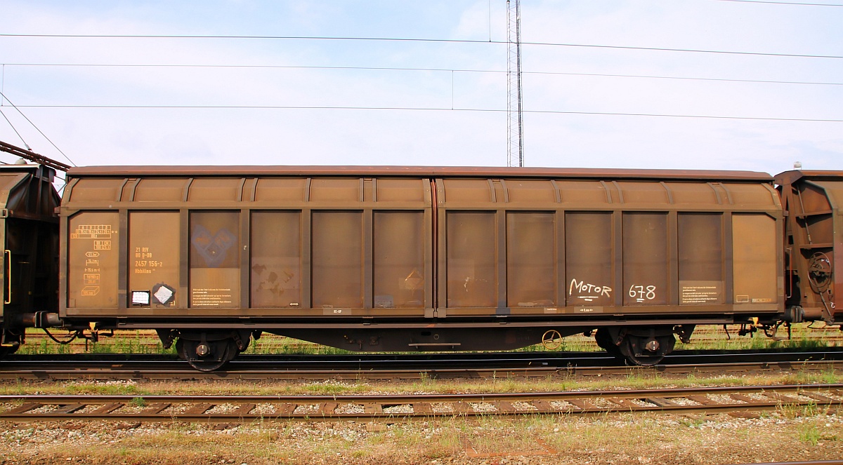 D-DB 21 80 2457 156-2, Gattung Hbbillns 305, Schiebewandwagen mit zwei Radstzen und vier bzw sechs verriegelbaren Trennwnden. Pattburg 11.06.2014