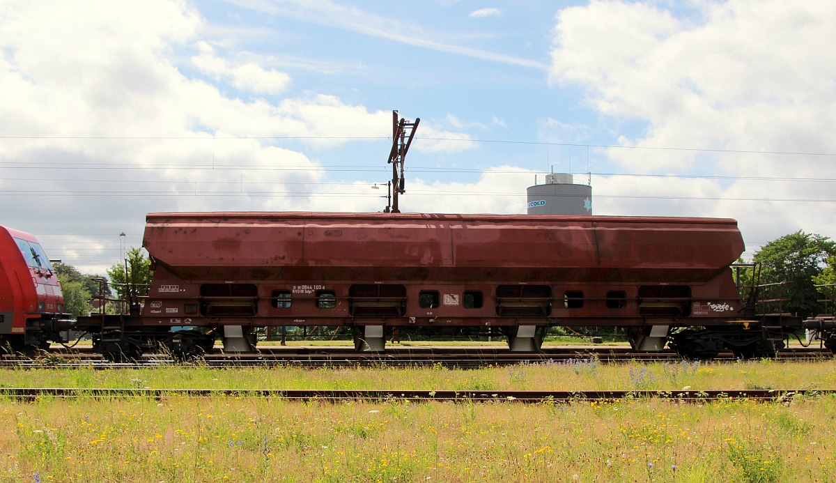 D-DB 31 80 0844 102-8, Gattung Tadgs 953, vierachsiger Selbstentladewagen. Pattburg 08.07.2022