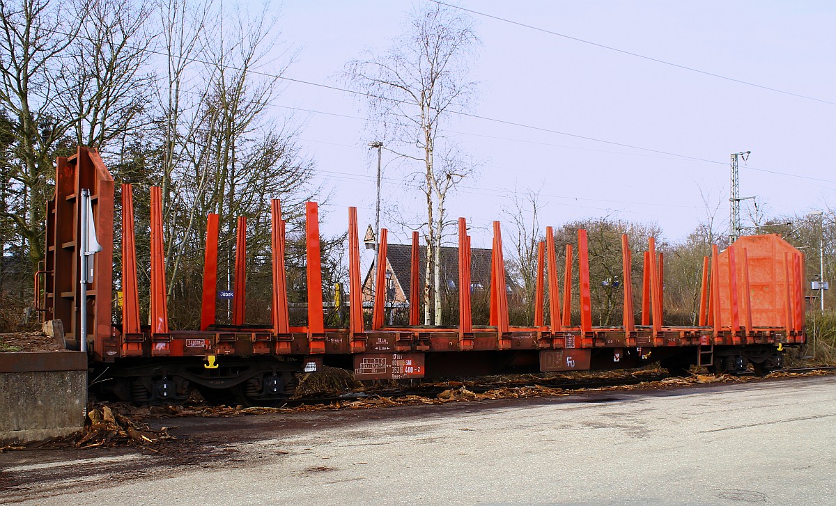 D-DB 37 80 3525 400-2 Gattung Roos-t 645. Drehgestellflachwagen mit vier Radstzen, Stirnwnden und Rungen, jedoch ohne Seitenwnde. Jbek. 22.03.2015