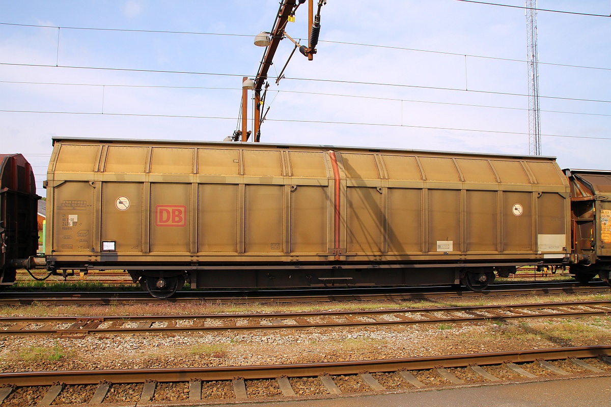 D-DB 41 80 2476 117-7, Gattung Hbbills 311, Schiebewandwagen mit zwei Radstzen und mit vier verriegelbaren Trennwnden. Pattburg 11.06.2014