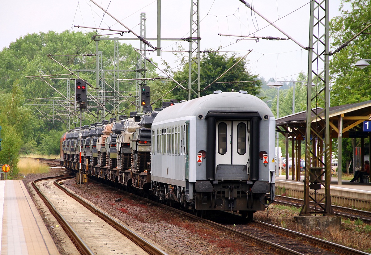 D-DB 63 80 99-40 101-7 Gattung Bcmkh240, hier im M 48786 nochmal als Nachschuss. Schleswig 06.07.2014