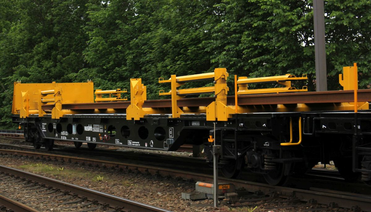 D-LOG 33 80 3574 032-3 Gattung Rlns, Vossloh Langschienentransportwagen (STS 5006). Padborg/DK 01.06.2019