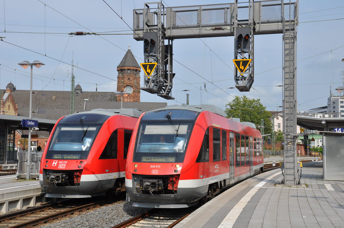 Da am 26.08.2017 der Triebwagen 640 015 komplett ausfiel und keine Lebenszeichen mehr von sich gab, musste in Gießen 640 013 um den kaputten 640 herumfahren und sich vorne wieder ankuppeln. Die Fahrt ging dann anschließend wieder zurück nach Koblenz Hbf.