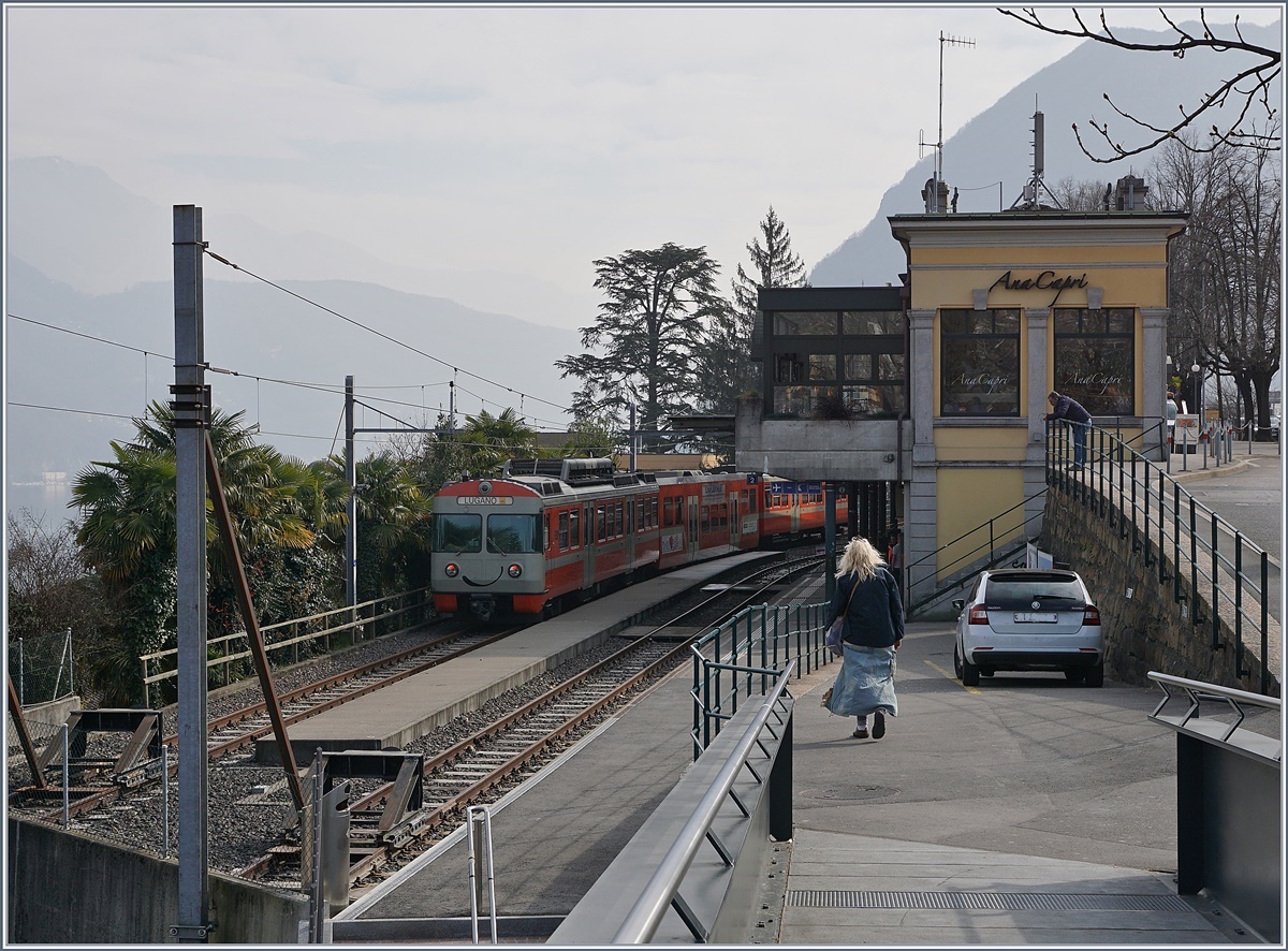 Da von ausnahmsweise von Gleis 2 abfahrend bittet der FLP Regionlazug nach Ponte Tresa eine schönen Blich auf Zug und Bahnhof.
15. März 2017