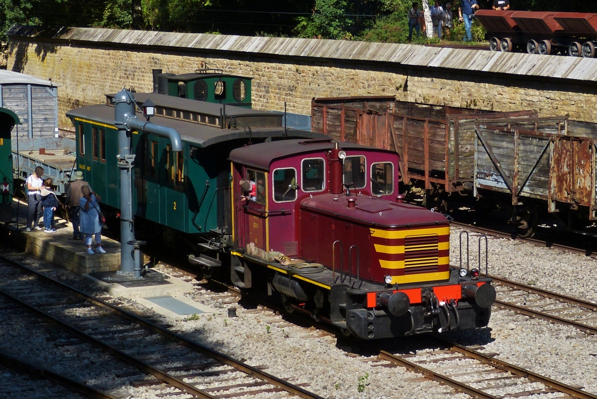 Dampffestival im Fond de Gras, Diesellok wartet auf fahrt Freigabe um ihren Zug im Bahnhofsvorfeld auf dem vorgesehenen Gleis in Position zu bringen. 04.09.2022 