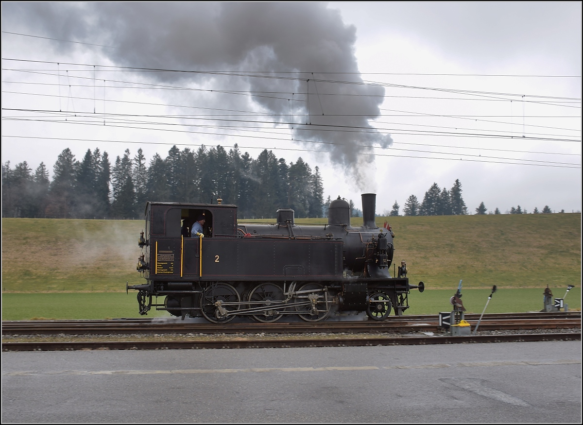 Dampflok Ed 3/4 Nr. 2 der Solothurn-Münster-Bahn auf dem Weg zur Ergänzung der Vorräte in Sumiswald-Grünen. Betreut wird die Lok durch den Verein historische Emmentalbahn. Februar 2018.