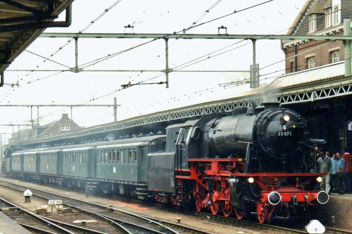 Dampfpendel mit 23 071 steht am 4 Juli 2004 in Roosendaal.