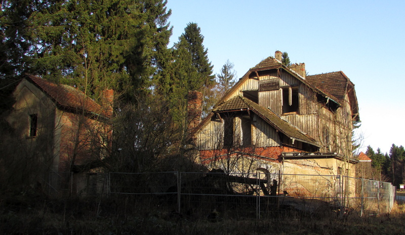 Das ehemalige Bahnhofsgebäude vom Normalspurbahnhof Drei Annen Hohne am 10.Jan.2014