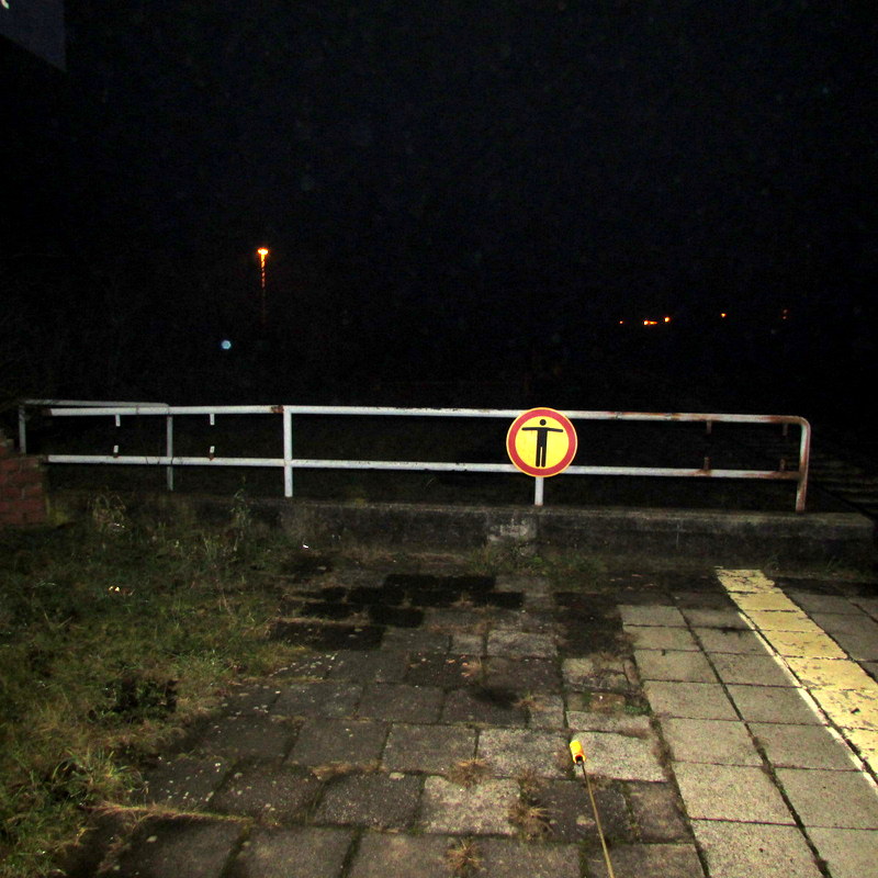 Das Ende des Bahnsteigs 1 im Bahnhof Weiterstadt am 1.Jan.2014