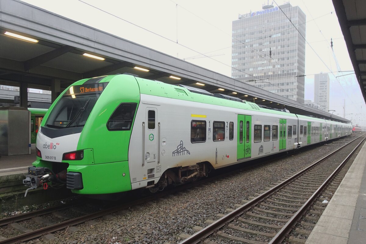 Das Endspiel von Abellio hat angefangen: am 26 Jnner 2022 steht 3429 017 in Essen Hbf. Noch tragt sie die Abellio-Aufkleber...