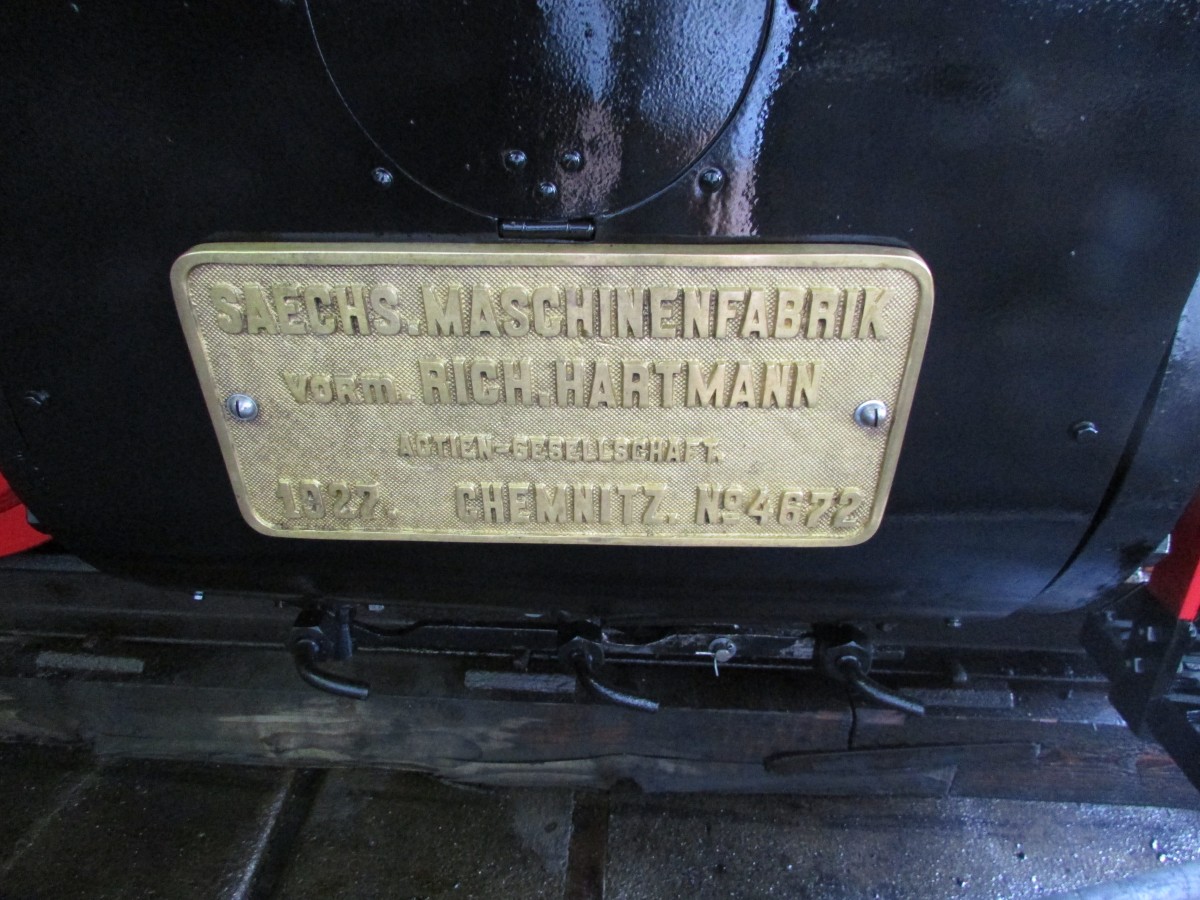 Das Fabrikschild der 99 1715-4 in J�hstadt am 13.Juli.2013