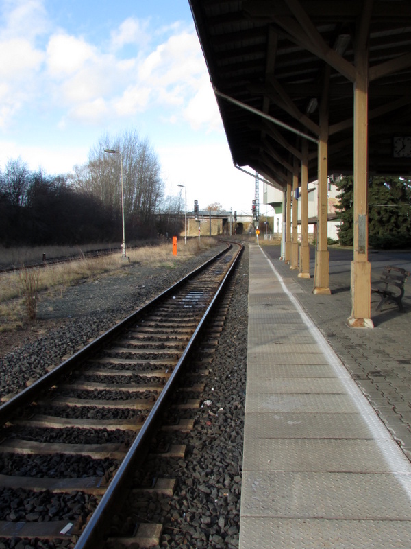 Das Gleis 1 am Friedrichrodaer Bahnsteig im Bahnhof Fröttstädt am 7.Jan.2014