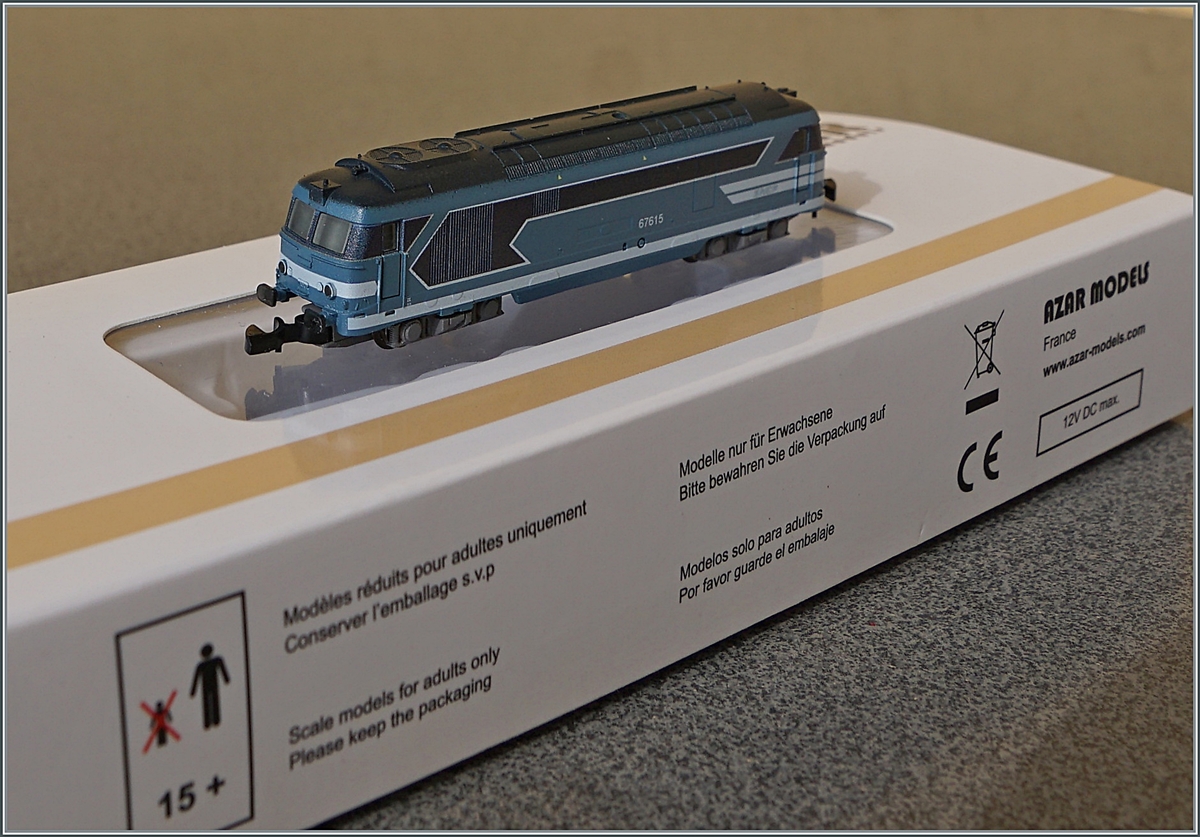 Das Jubiläum 50 Jahre Modelleisenbahn im Massstab 1:220 (Z Spur) wird für mich nun gekrönt mit dem Erscheinen des Modelles der SNCB BB 67615 von AZAR models. Dem sehr gefälligen Vorbild bin im immer wieder begegnet, auch an Modelle (H0) reichen meine Erinnerungen weit zurück und nun, da beim Vorbild kaum mehr zu sehen, rollt eine SNCF BB 67000 über meine 6.5 mm Spur Anlage. 

18. März 2022