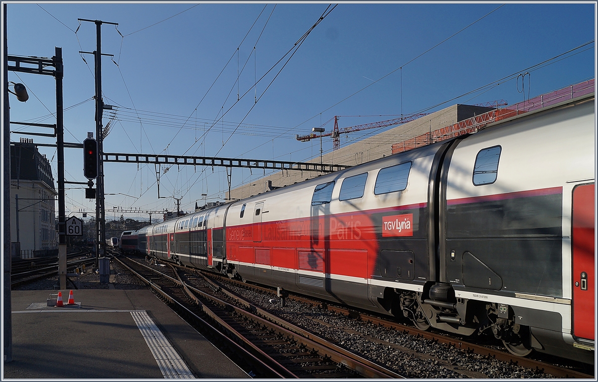 Das künftige Erscheinungsbild von Lyria: Als TGV Lyria Zugspaar 9773/9778 von Paris nach Lausanne (via Genève) und Zurück unterwegs, verlässt der TGV 4720 mit den Triebköpfen 310039 und 40 Lausanne in Richtung Paris. Künftig sollen alle TGV Lyria in dieser Farbgebung und als Dulex unterwegs sein. 
28. Feb. 2019