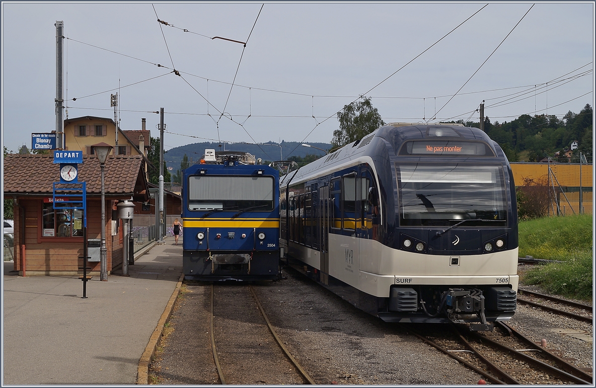 Das  neue , moderne Gesicht er CEV/MVR mit dem MOB Gem 2/2 2504 und dem ABeh 2/6 7505 in Blonay. 

3. Juli 2019