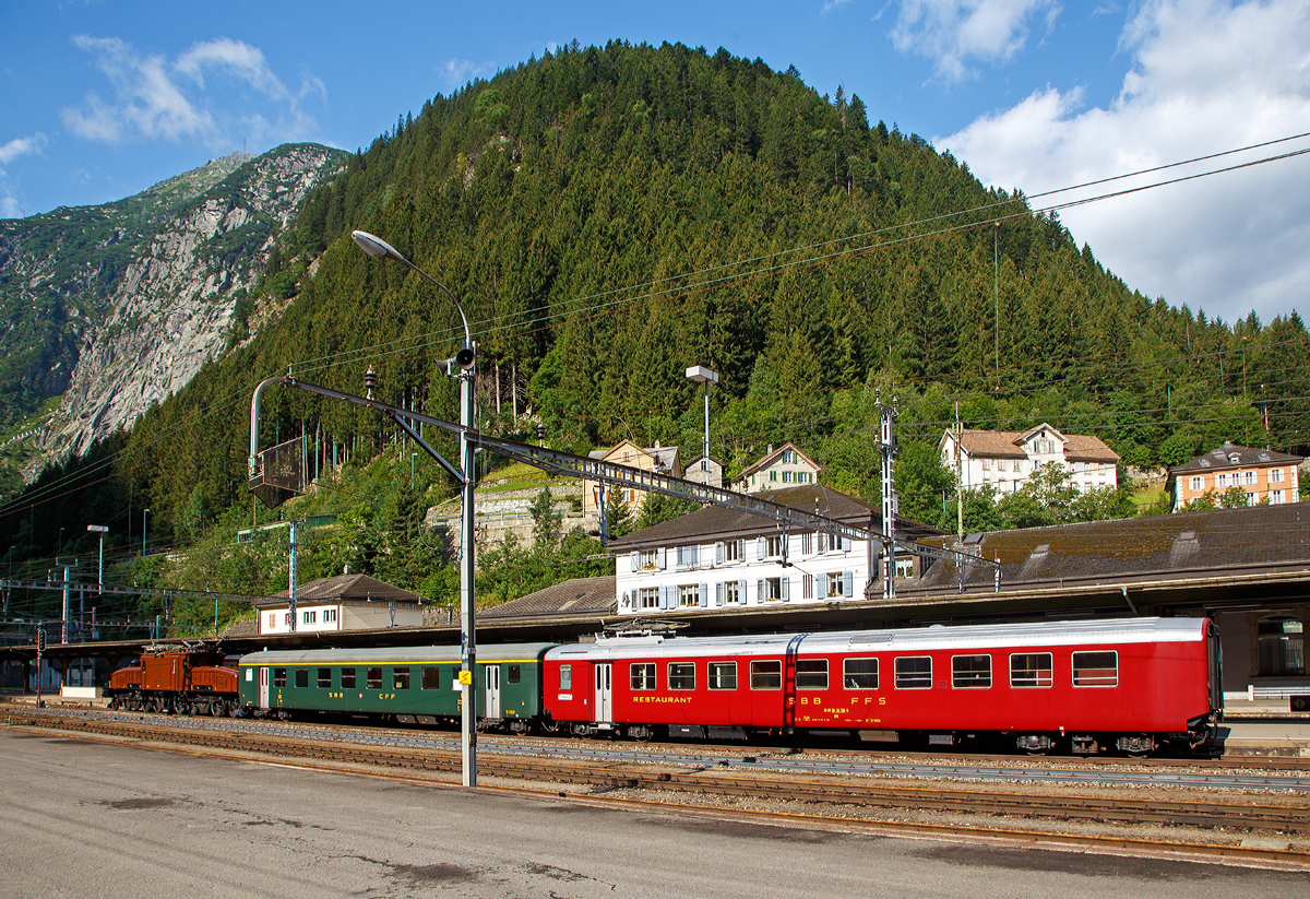 
Das SBB Gotthard Krokodil Ce 6/8 II 14253 (eigentlich Be 6/8 II 13253) der SBB Historic am 02.08.2019 mit einem Sonderzug im Bahnhof Göschenen.