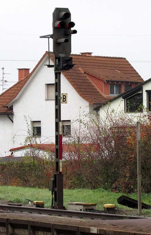 Das Signal B wie  Berta  im Bahnhof Weiterstadt am 14.Nov.2013