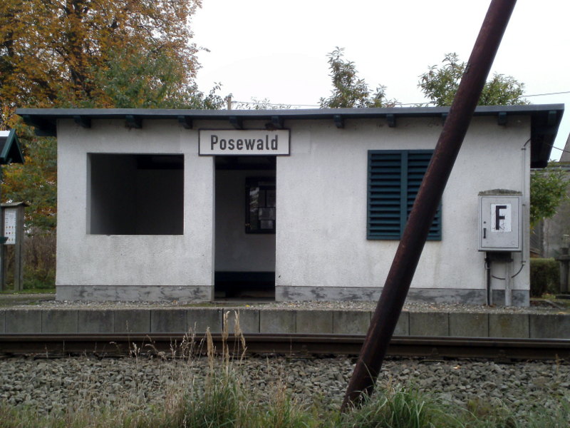 Das Warteh�uschen von Posewald mit dem F-Kasten am 15.Okt.2013