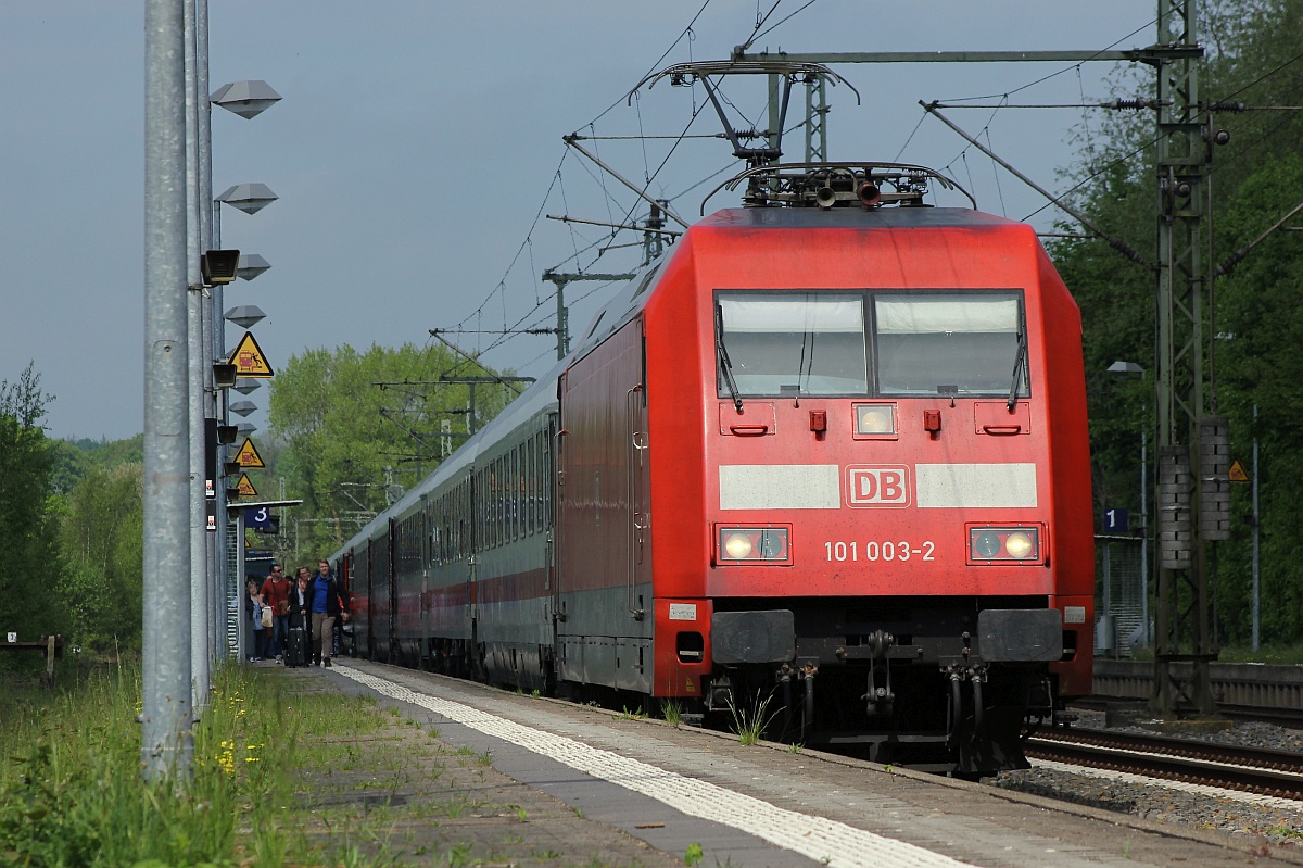 DB 101 003-2 mit IC 2407 nach Köln, Schleswig 19.05.2017