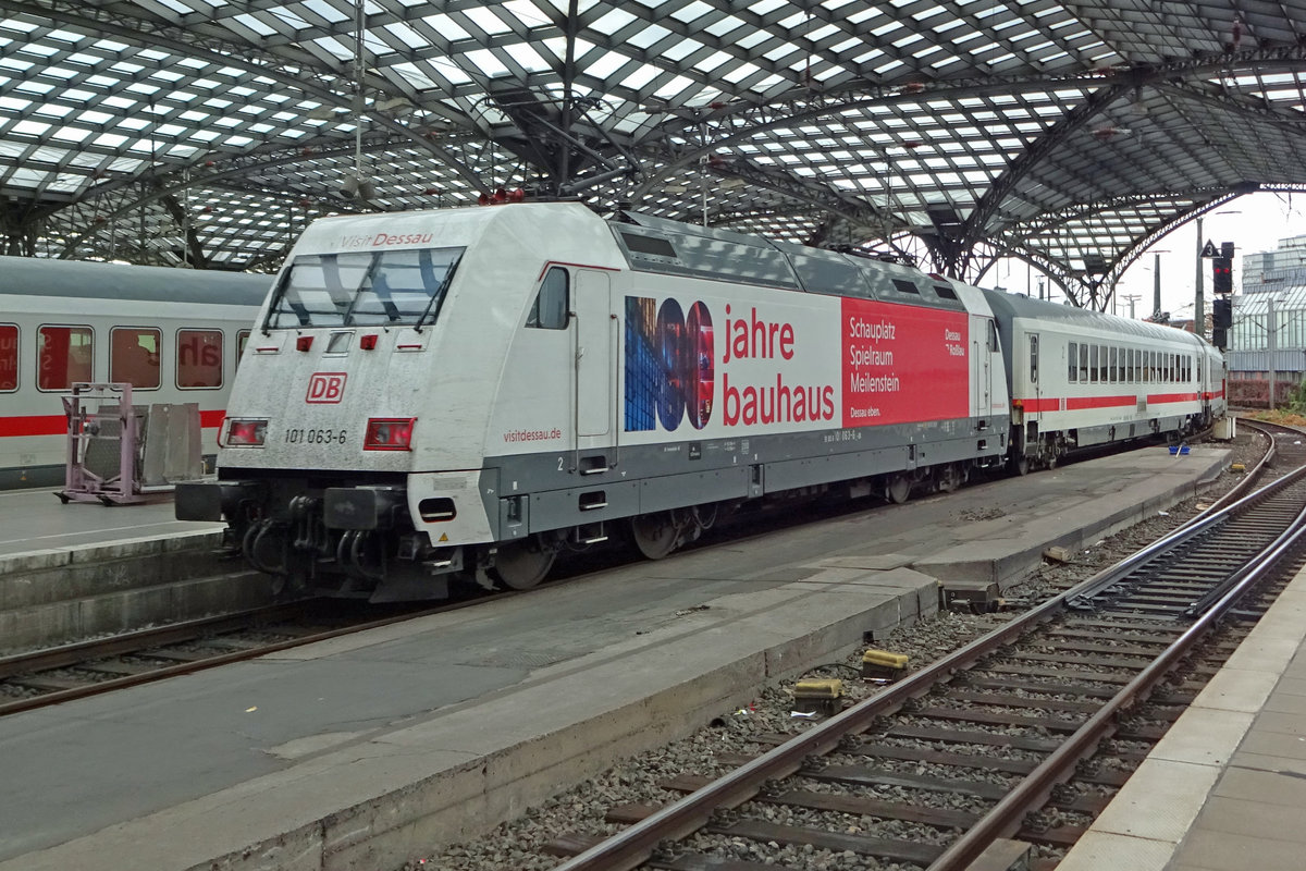 DB 101 063 feiert 100 Jahre Bauhaus in Köln Hbf am 23 September 2019. 