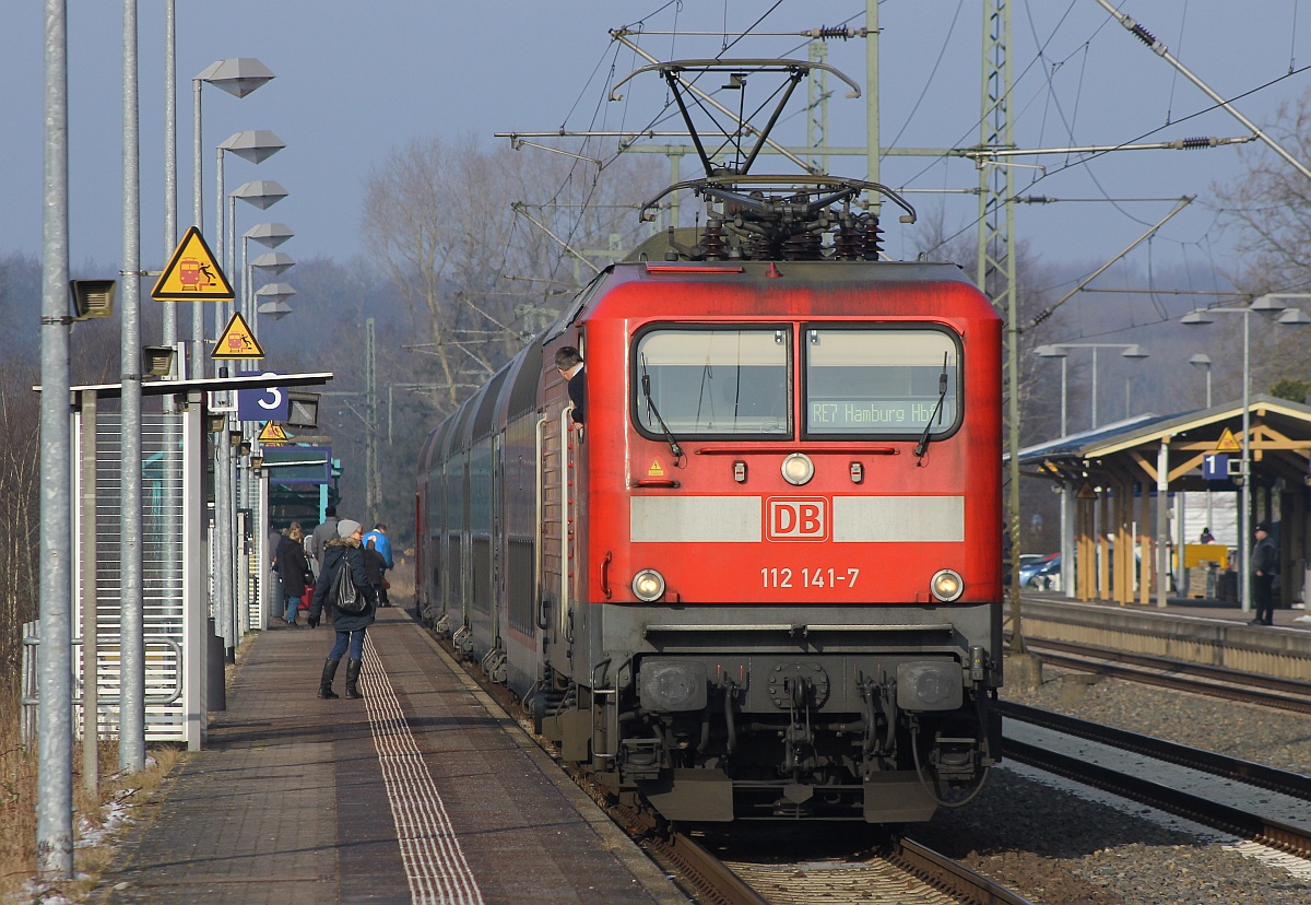 DB 112 141-7 mit RE nach Hamburg in Schleswig. 13.02.2017 II