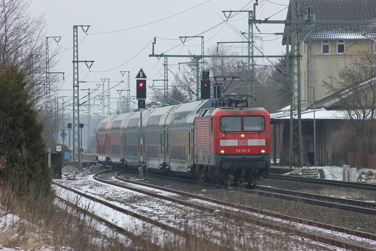 DB 112 145-8 mit RE 7 nach Flensburg. Jübek 12.02.2017