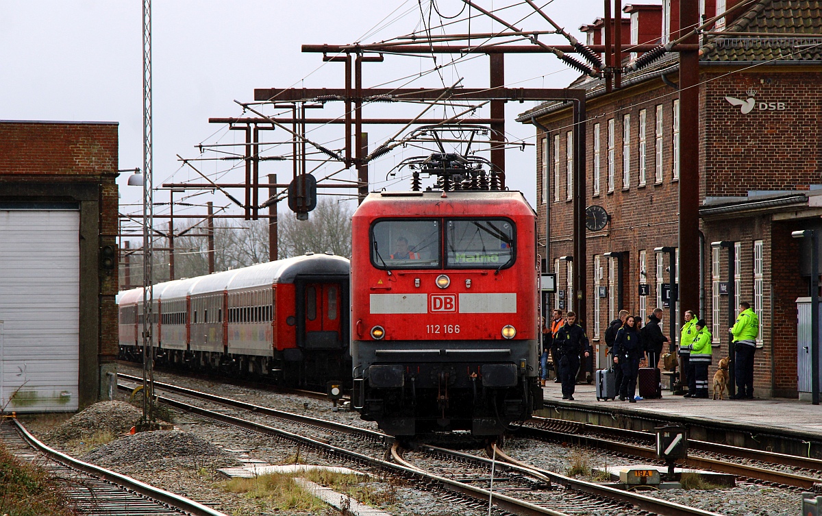 DB 112 166-4 wurde abgekuppelt und setzt nun um....Pattburg/DK 29.01.2023