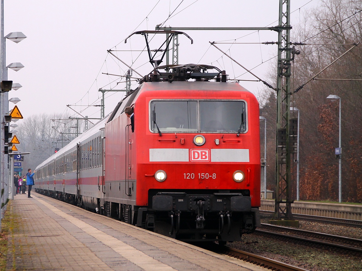 DB 120 150-8(Unt/MH/20.06.08, Verl/MH/18.09.14)verlässt hier mit dem IC 2417 nach Köln Schleswig. 02.03.2014