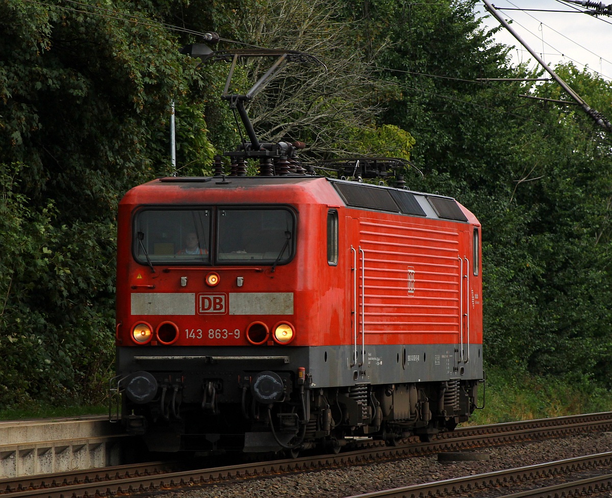 DB 143 863-9 ist hier auf dem Weg nach Flensburg und konnte von mir in Schleswig festgehalten werden. 20.08.13