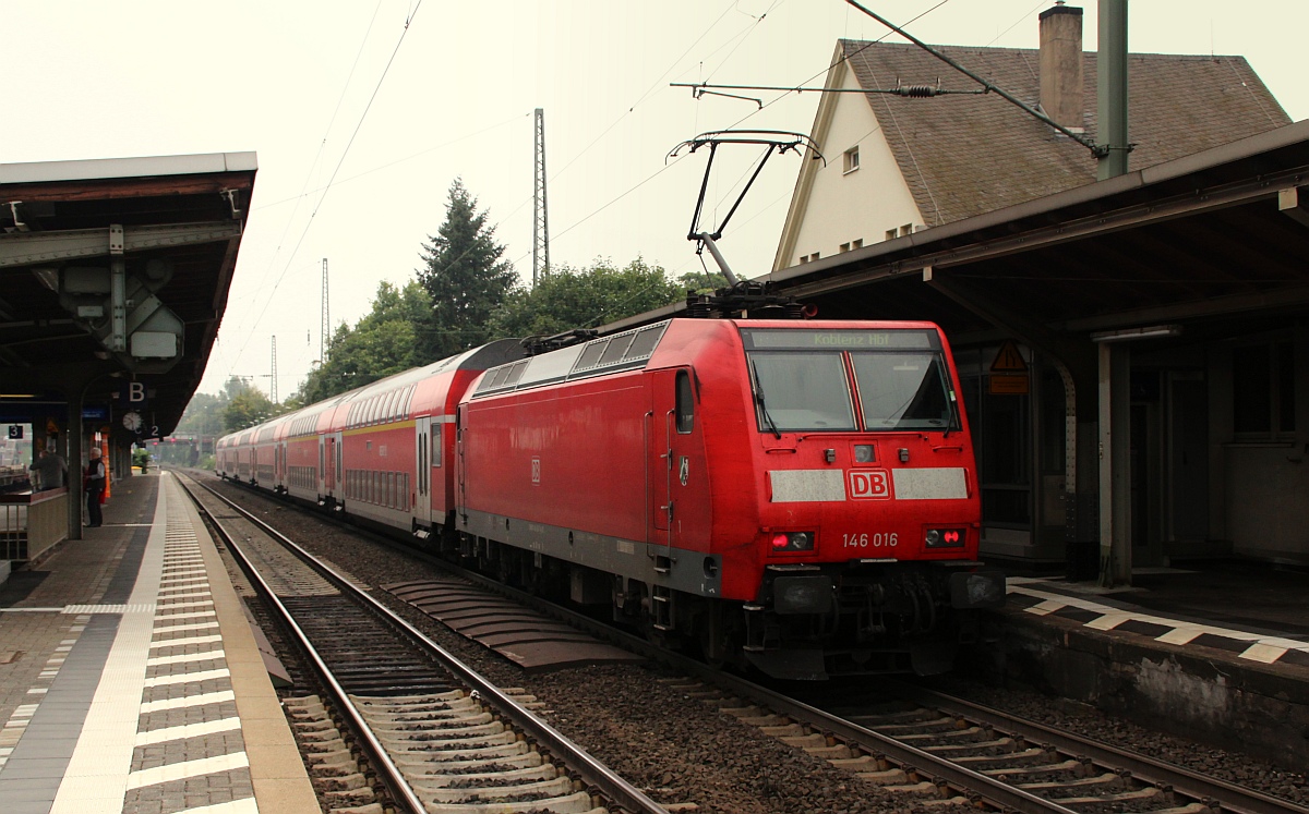 DB 146 016-1(Unt/LDX/13.05.11)mit einem RE nach Koblenz Hbf hier beim Halt in Andernach. 30.09.12(üaVinG)