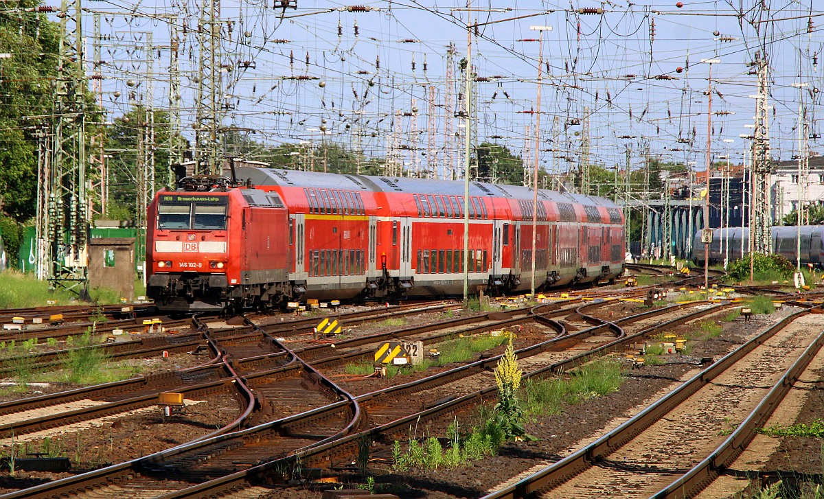 DB 146 102-9 mit dem RE8 nach Bremerhaven.Lehe EInfahrt Bremen Hbf 11.06.2022