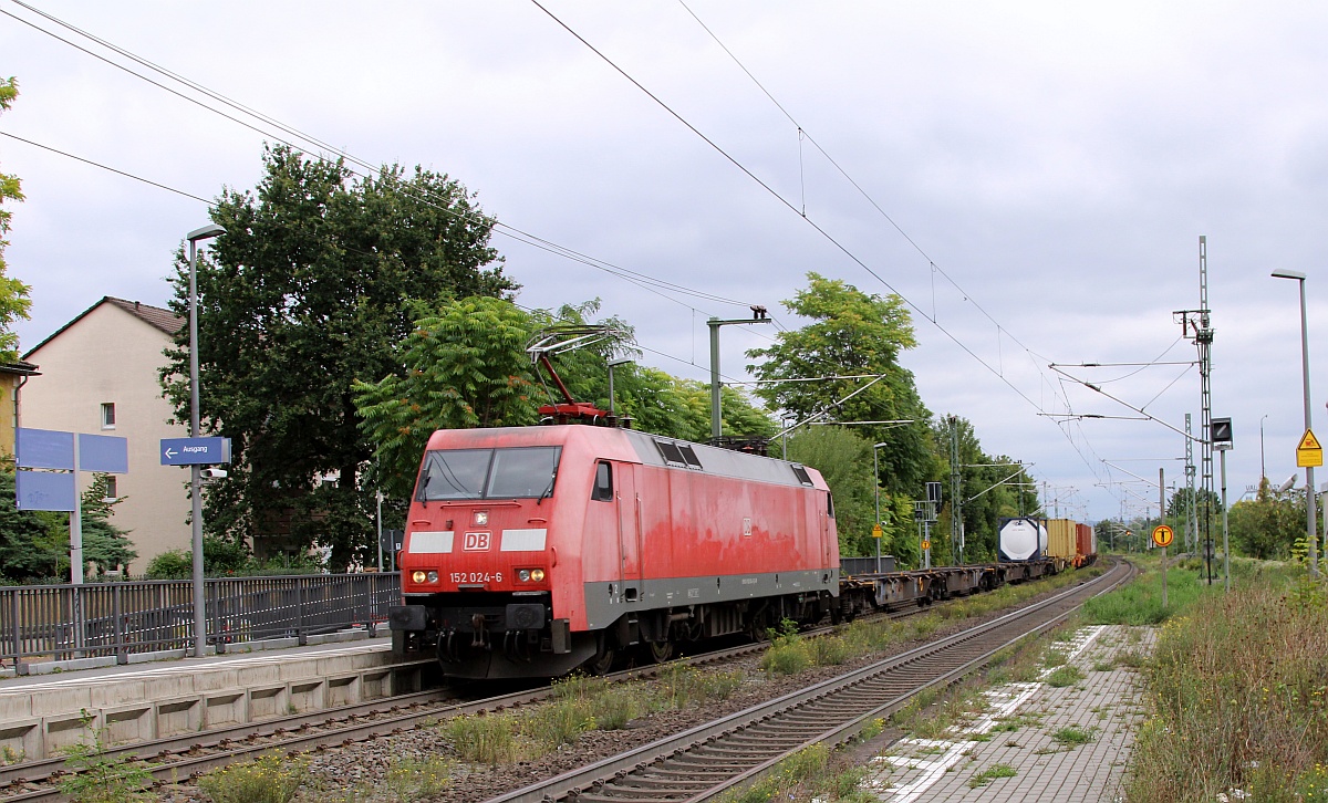 DB 152 024-6  Flodder  mit Tragwagen-Mischer. Geisenheim 16.09.2021