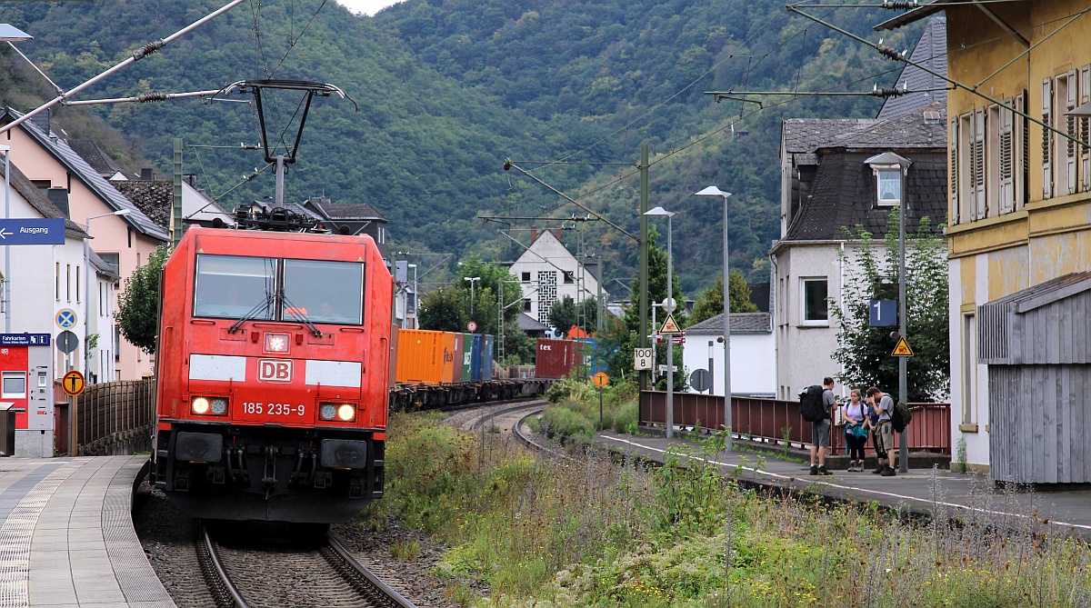 DB 185 235-9 mit Containerzug gen Koblenz. Kestert(Rhein) 14.09.2021