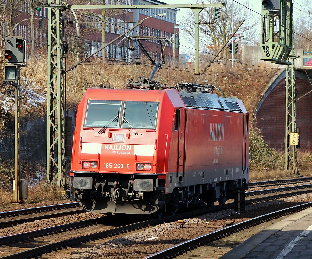 DB 185 269-8 rollt hier durch Harburg und ist auf dem Weg nach Hohe Schaar um dort einen Kalkzug abzuholen mit dem sie später durch HH-Harburg fuhr. 23.03.2013