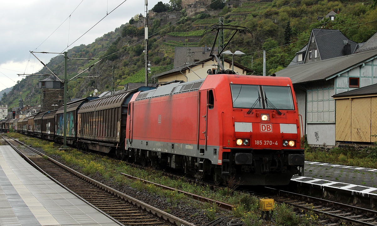 DB 185 370-4 mit Mischer in Kaub. 15.09.2021