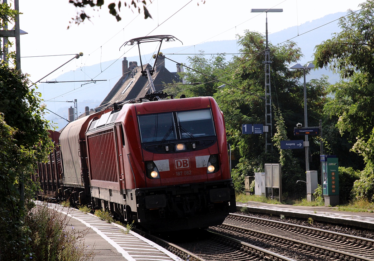 DB  187 082(II) mit Mischer auf dem Weg Richtung Koblenz. Lorchhausen 14.09.2021