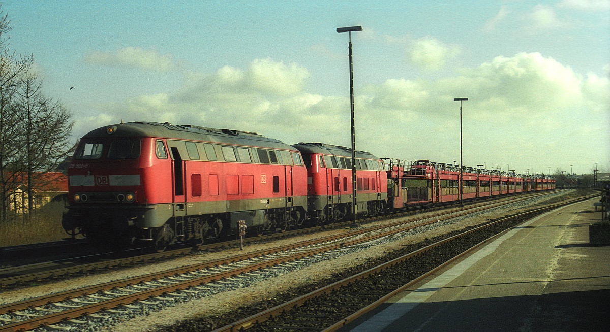 DB 215 902 + 908 Niebüll 09.04.2004