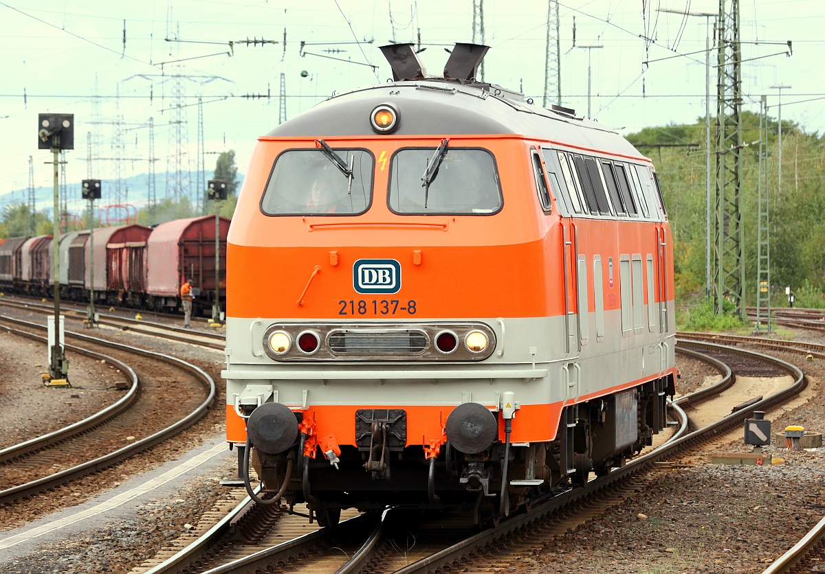 DB 218 137-8 in der S-Bahn Lackierung(reinorange RAL 2004 mit kieselgrauer Bauchbinde) aufgenommen während der Diesellok-Parade im DB Museum Koblenz-Lützel am 29.09.2012 in neuer Größe und neu bearbeitet.