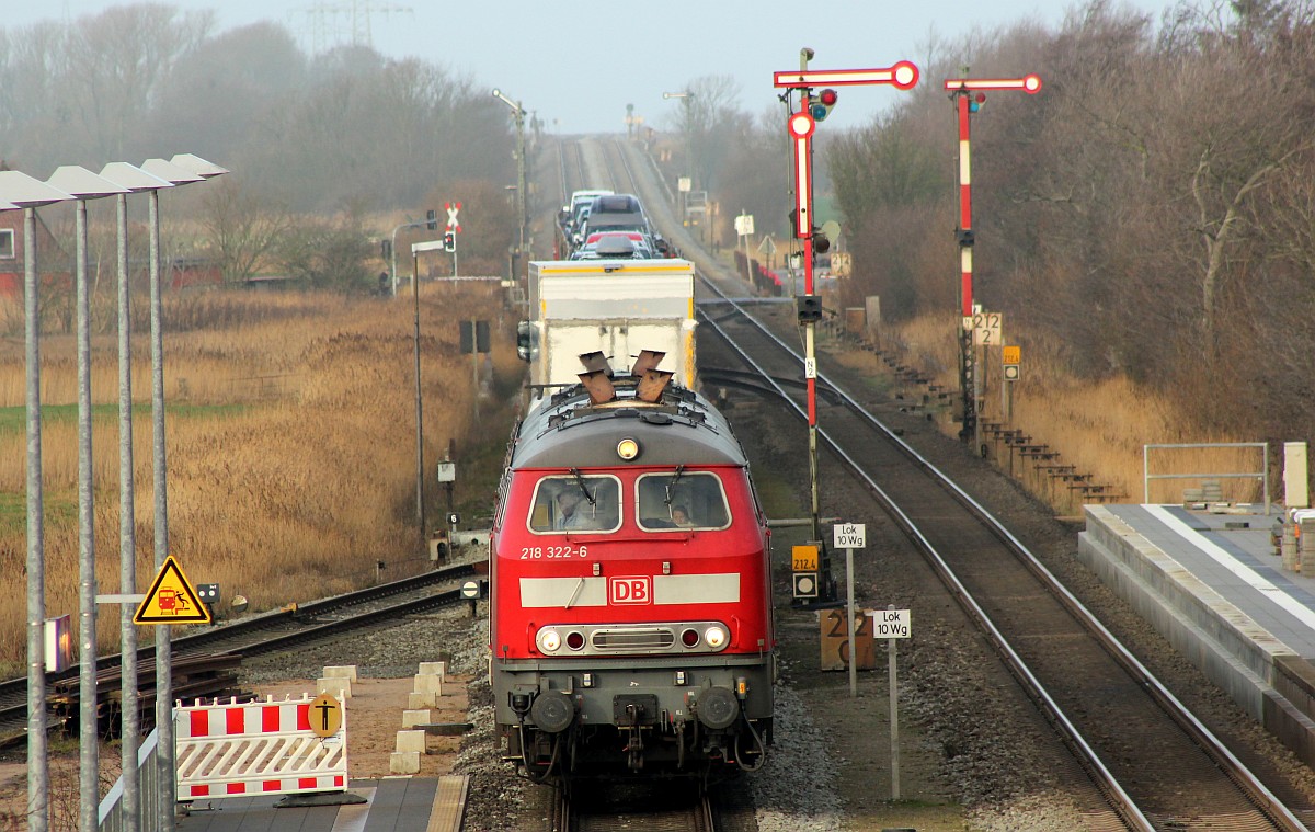 DB 218 322-&(REV/HB X/05.06.18) und 218 380-4(REV/HB X/12.03.16) passieren Klanxbüll gen Niebüll. Klanxbüll 05.01.2019