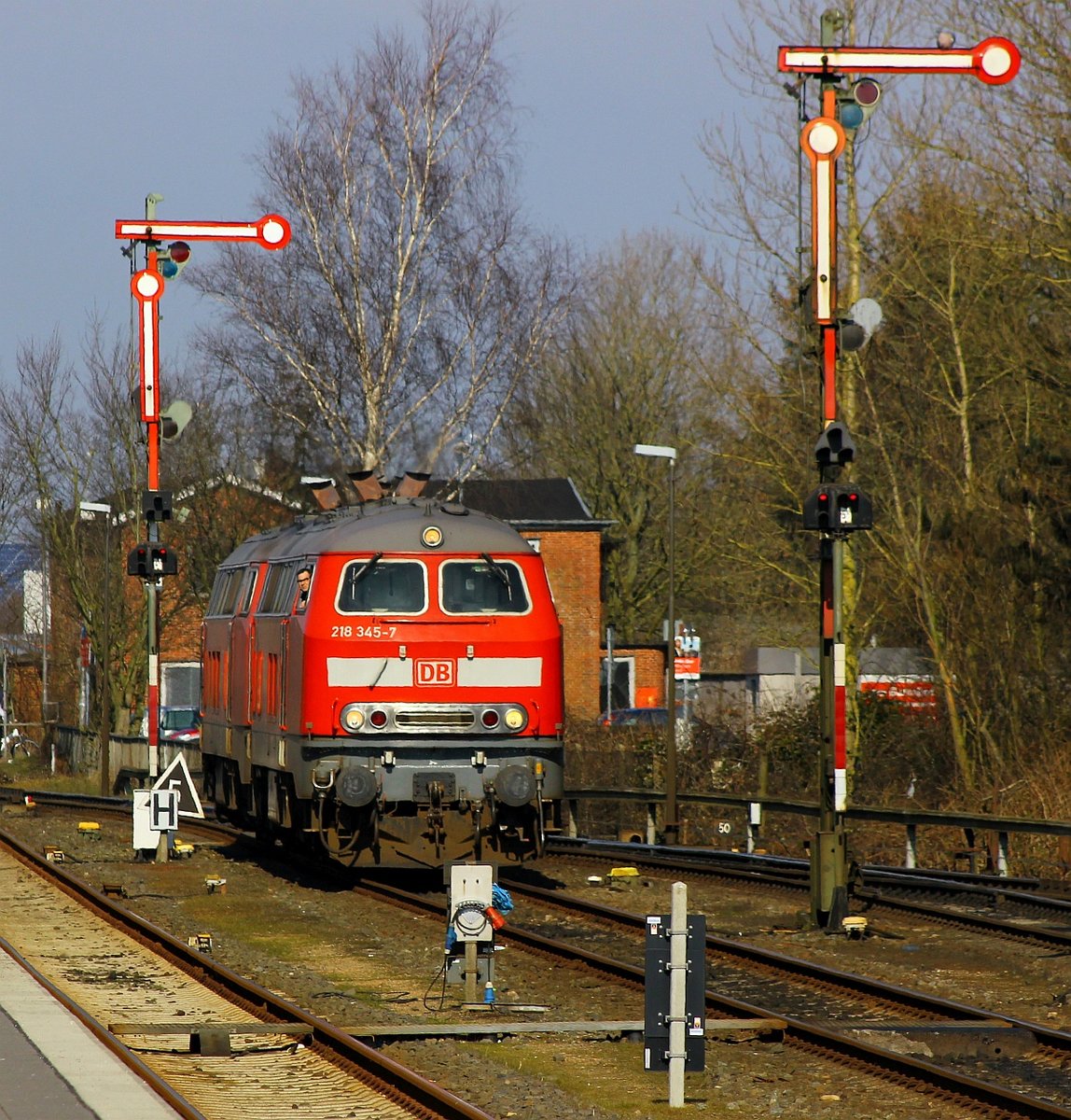 DB 218 345 und 340 auf Rangierfahrt im Bahnhof Niebüll. 12.03.2016