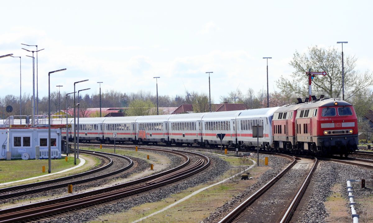 DB 218 366 + 341 mit IC 2314 Niebll 13.04.2019