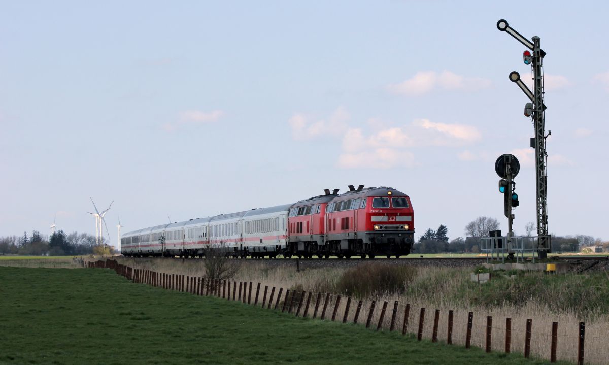 DB 218 366 + 341 mit IC 2315 Lehnshallig 13.04.2019